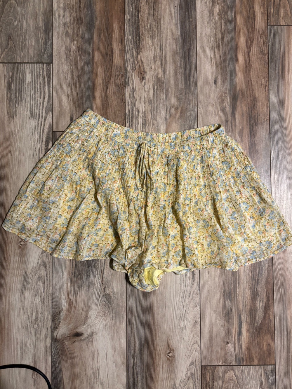 American Eagle Outfitters Pale Yellow Floral Elastic Waist Skirt